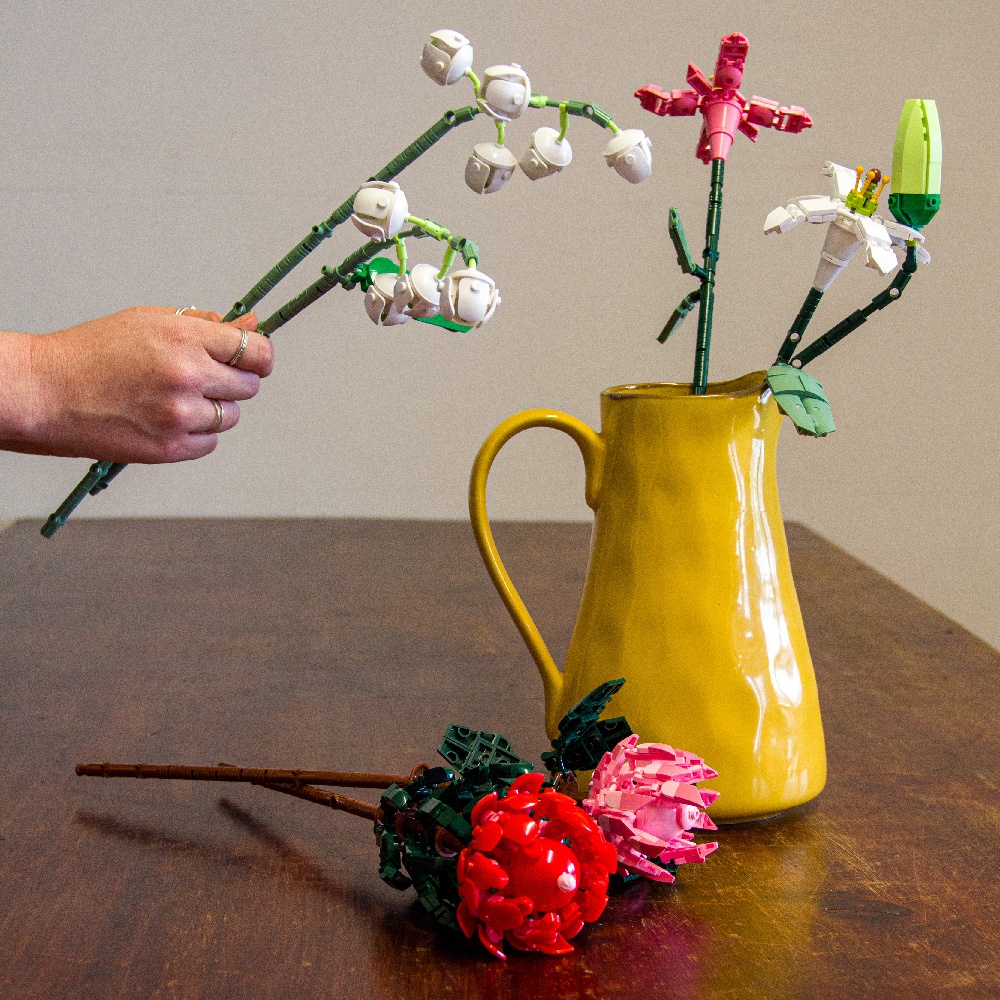 Sluban Building Set: Pleyerid - Flowers - Lillies of The Valley - 253pc - Image 3