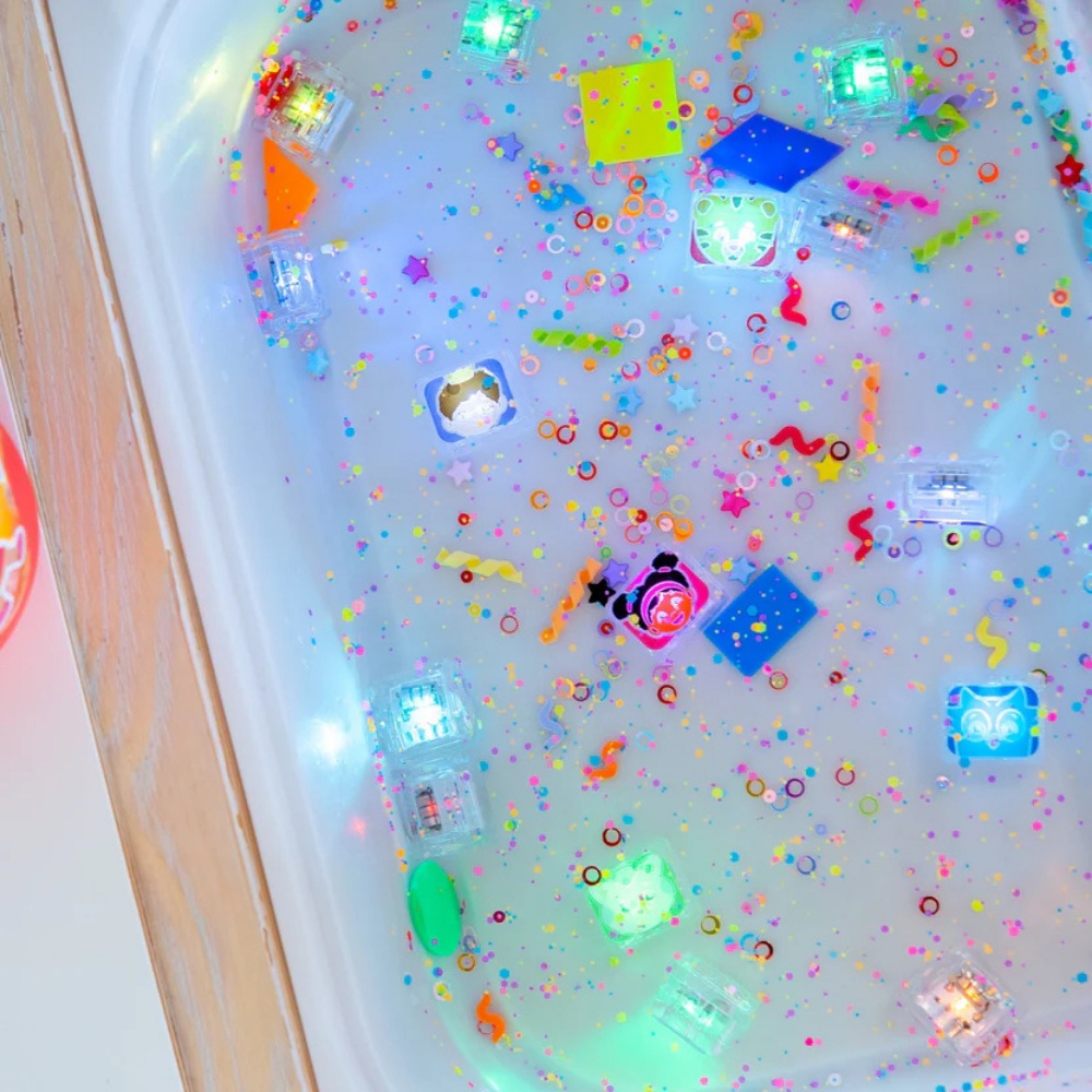 Glo Pals - Water Activated Light-Up Sensory Toys - Daniel Tiger (6 Pack) - Image 6