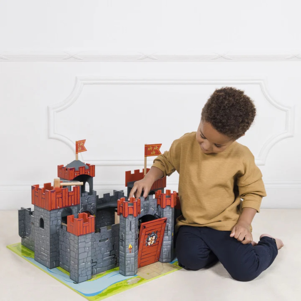 Le Toy Van - Lionheart Wooden Castle - Image 2