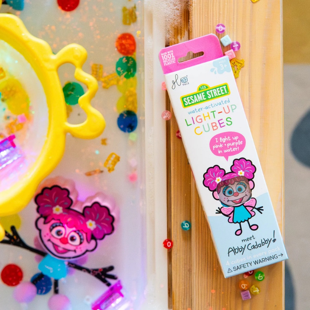 Glo Pals - Water Activated Light-Up Sensory Toys - Abby Sesame Street (4 Pack) - Image 3