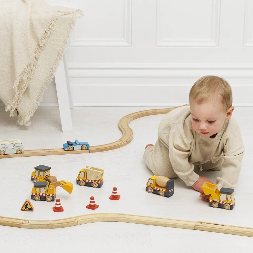 Le Toy Van - Wooden Construction Toy Cars: Trucks & Diggers - Image 3