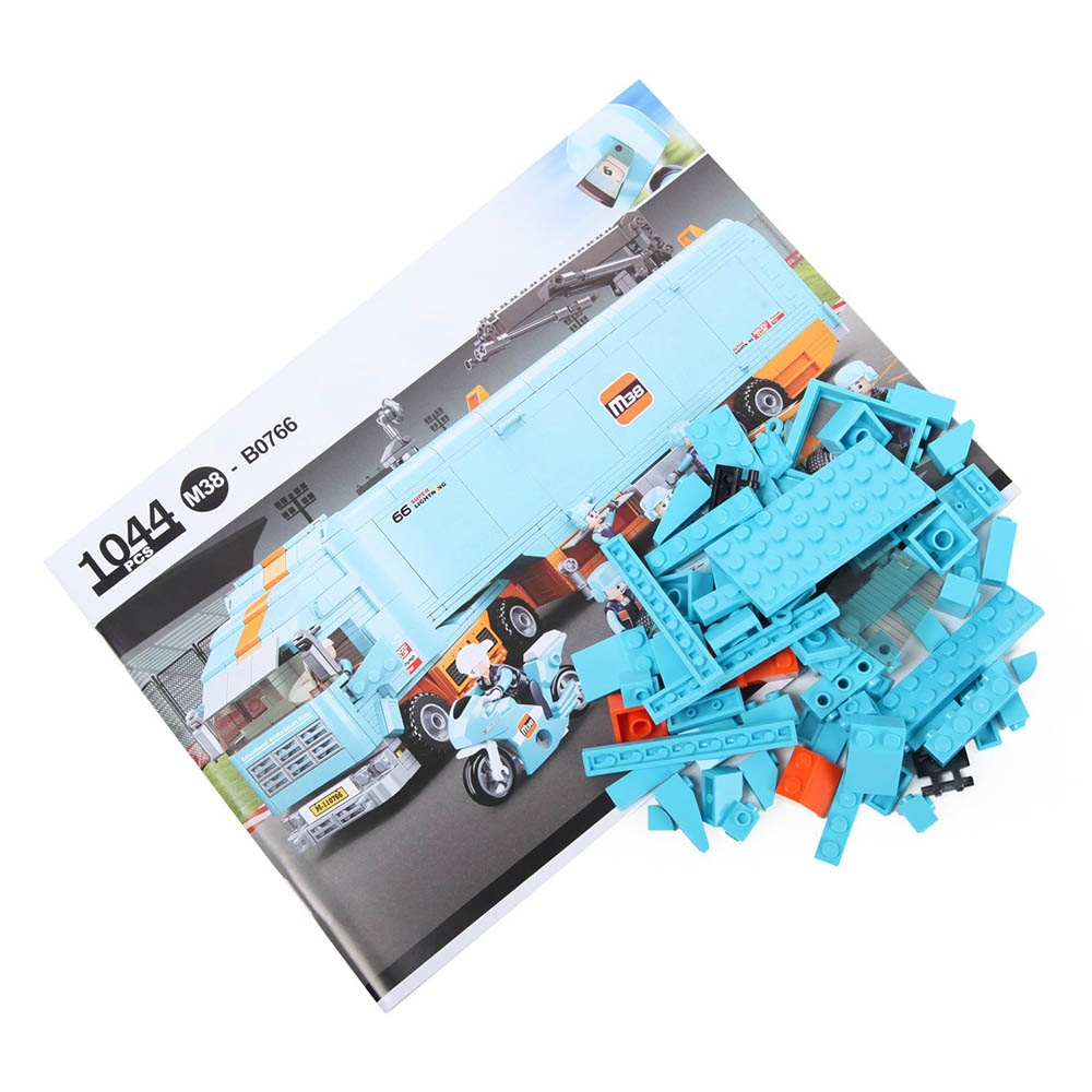 Sluban Building Set: Racing Team - F1 Mobile Racing Team Truck and Team - 1044pcs - Image 4
