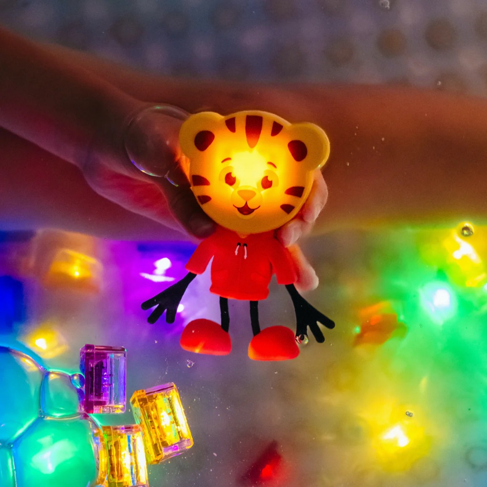 Glo Pals - Water Activated Light-Up Sensory Toys - Daniel Tiger - Image 4