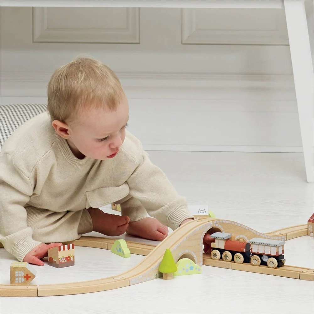 Le Toy Van - Figure of 8 Train Set - Image 5