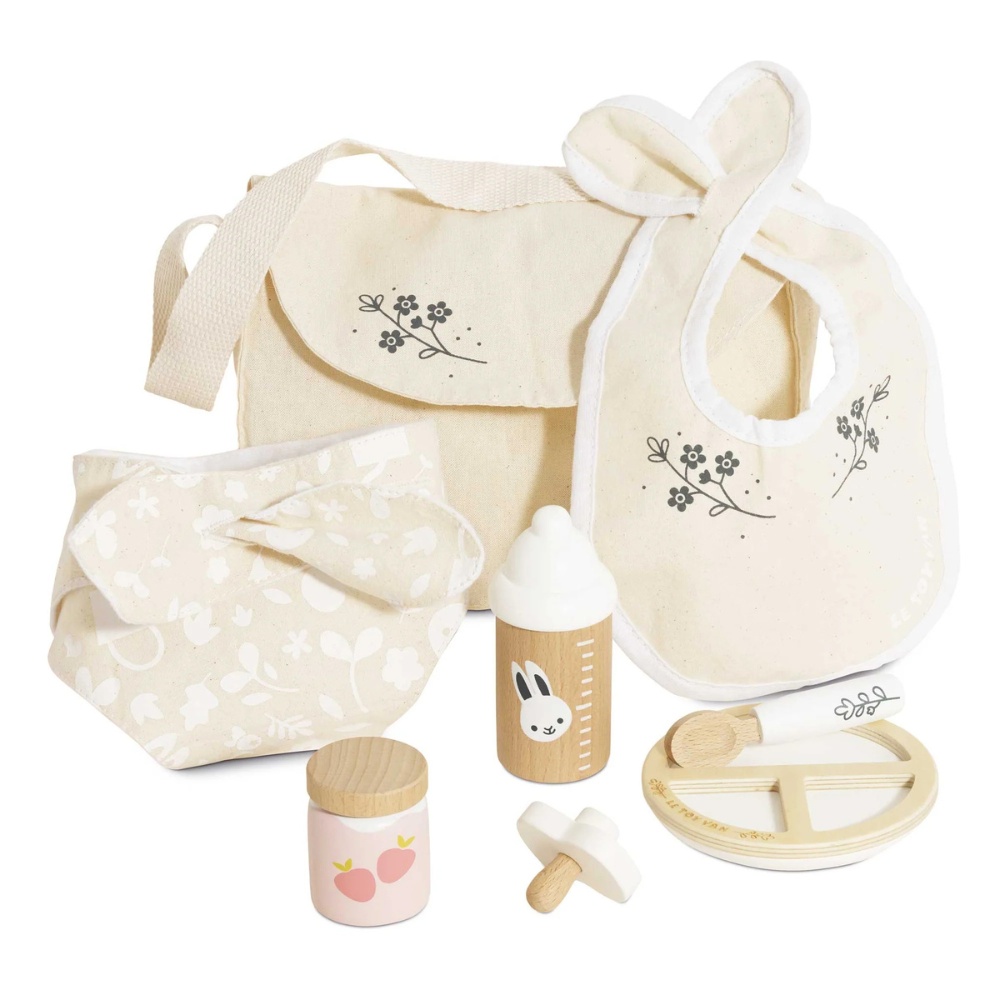 Le Toy Van - Dolls Nursing Kit and Bag - 8pcs - Image 2