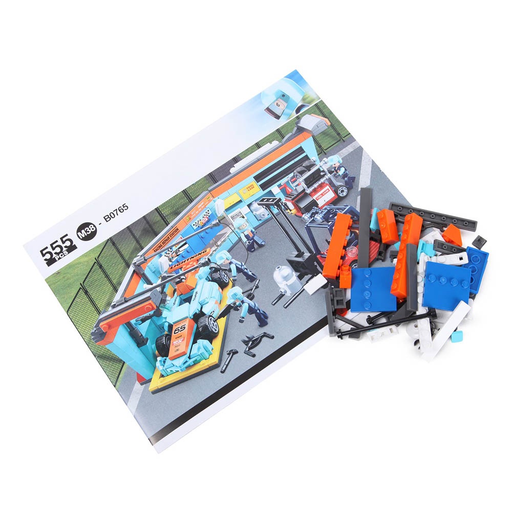 Sluban Building Set: Racing Team - F1 Race Team - Grand Prix Garage Set - 555pcs - Image 4