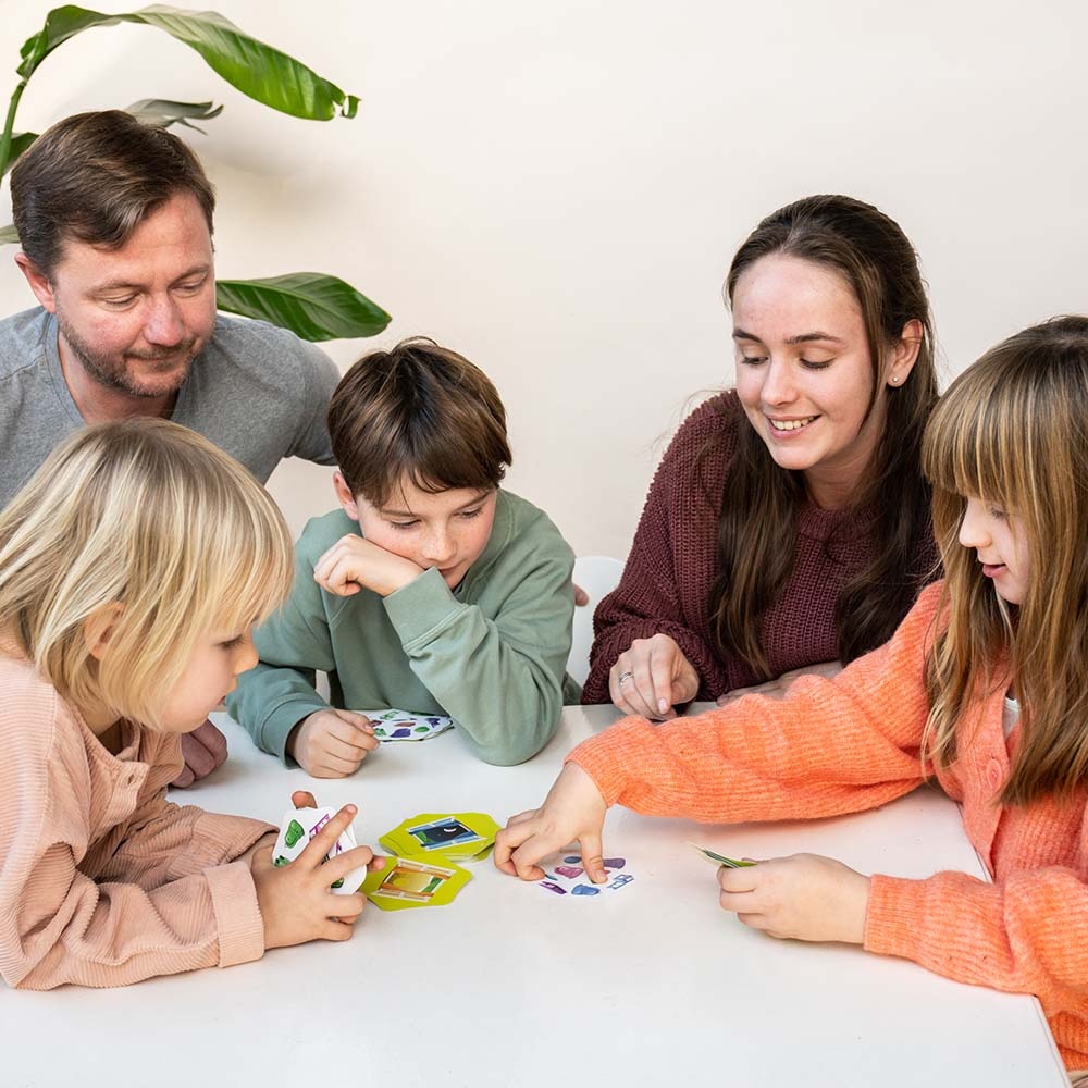 FlexiQ - Switch it! Family Card Game - Image 3