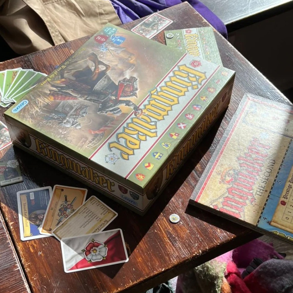 Gibsons - Kingmaker - The Royal Re-Launch - Board Game - Image 6