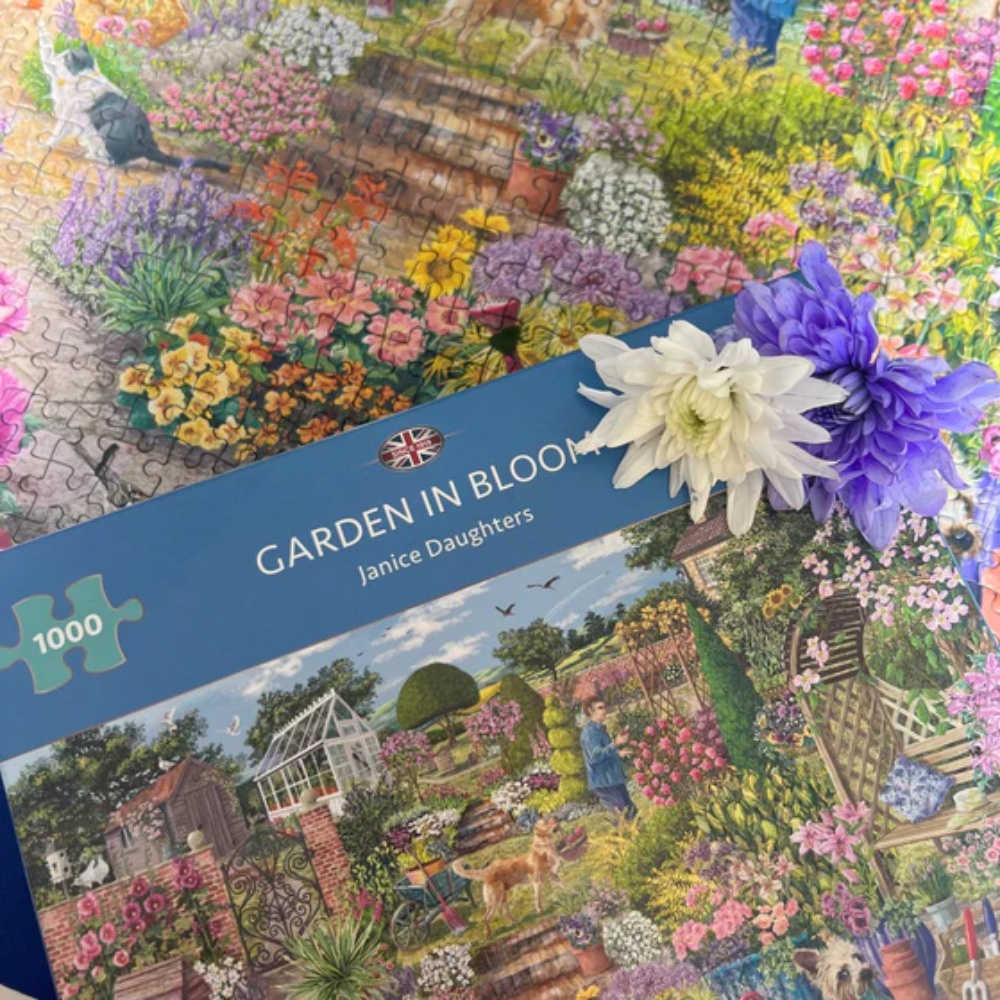 Gibsons - Garden in Bloom - 1000 Piece Jigsaw Puzzle - Image 3