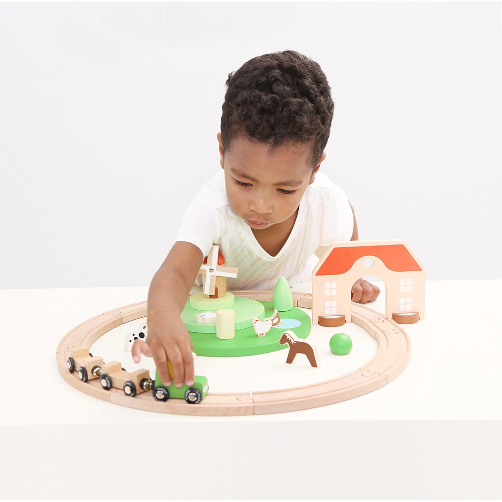 Classic World - Pretend & Play - Wooden Train Set - Small Farm - 28pcs - Image 2