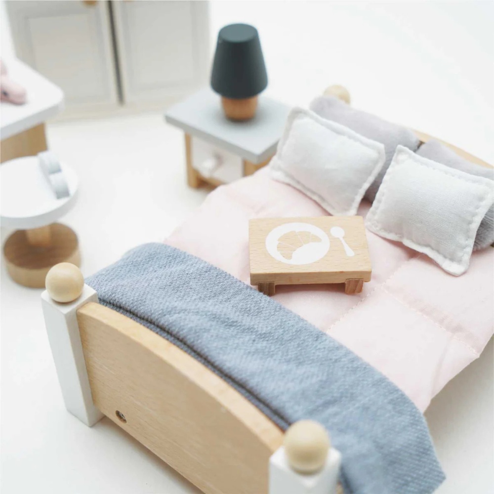 Le Toy Van - Dolls House Furniture: Bedroom - 19pcs - Image 5