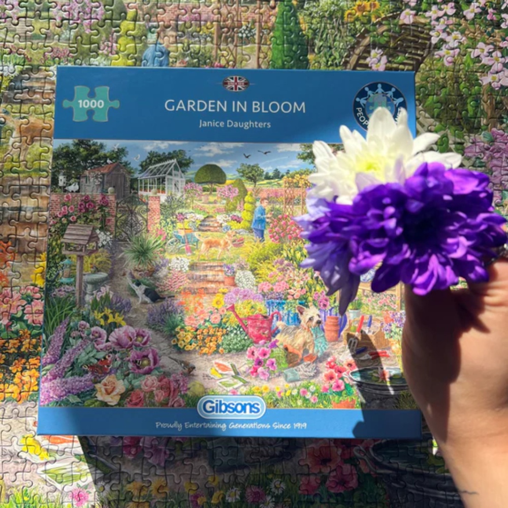 Gibsons - Garden in Bloom - 1000 Piece Jigsaw Puzzle - Image 5